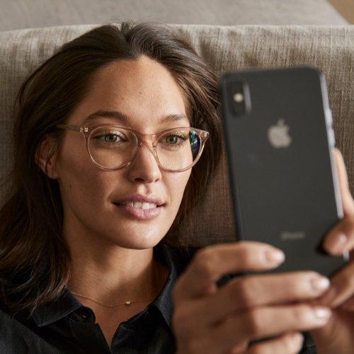 How do blue light glasses work? Baxter Blue